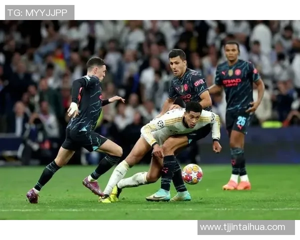 欧冠激战：皇马狂胜曼联四球逆转引发转会热潮