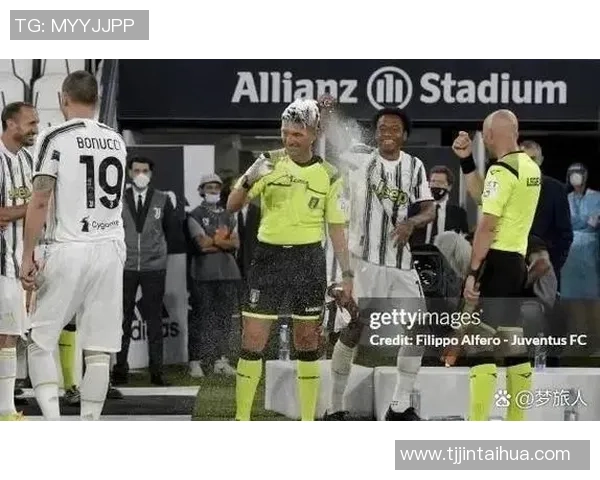 国王杯精彩对决国米逆转那不勒斯引发争议判罚全场沸腾