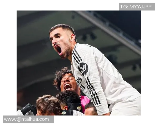 欧联杯精彩对决皇马以3-0战胜拜仁神扑瞬间引发全场沸腾与转会传闻