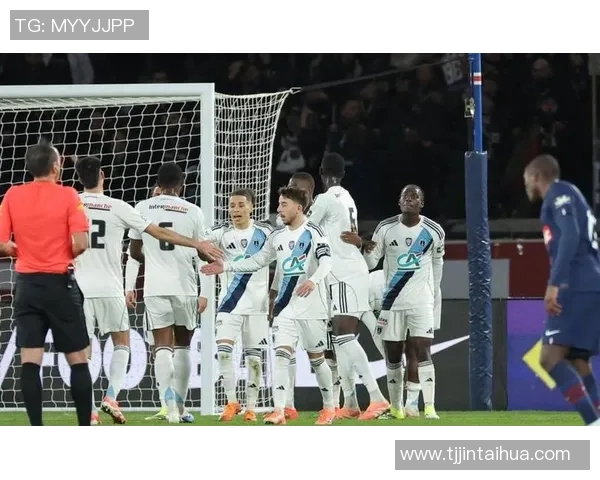 德甲惊现冷门巴黎圣日耳曼凭神扑力克马竞全场沸腾 德甲惊现冷门巴黎圣日耳曼凭神扑力克马竞全场沸腾