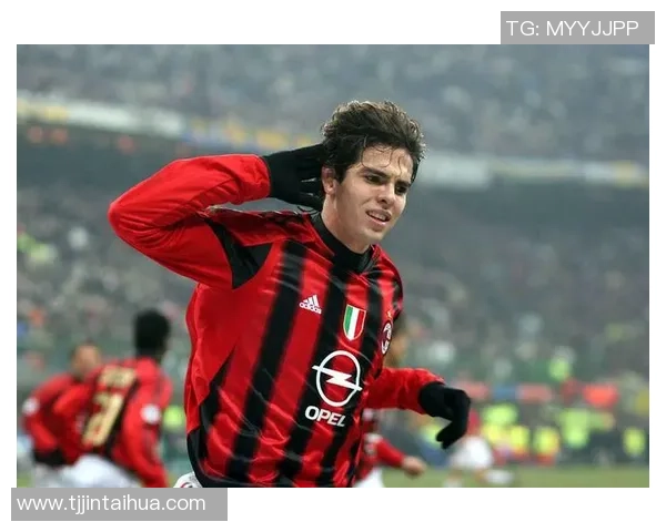 友谊赛平局曼联与AC米兰激战成和绝杀瞬间引发全场热烈反响