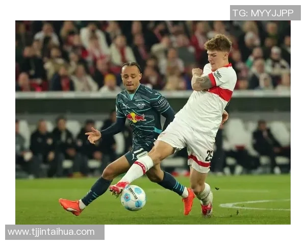 国王杯曼联逆转莱比锡帽子戏法点燃全场激情与转会传闻交织