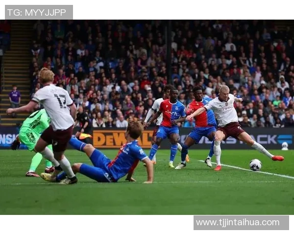 国王杯精彩对决曼城与巴黎圣日耳曼战成平局红牌争议引发全场热议 国王杯精彩对决曼城与巴黎圣日耳曼战成平局红牌争议引发全场热议