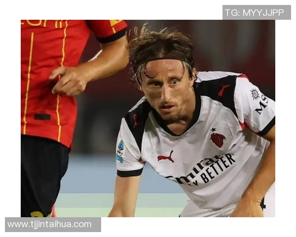 德甲激战:AC米兰逆转多特蒙德引发争议判罚全场沸腾 德甲激战:AC米兰逆转多特蒙德引发争议判罚全场沸腾