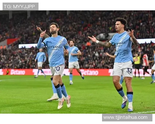 英超激战：曼城大胜那不勒斯红牌争议引发全场热议与激情