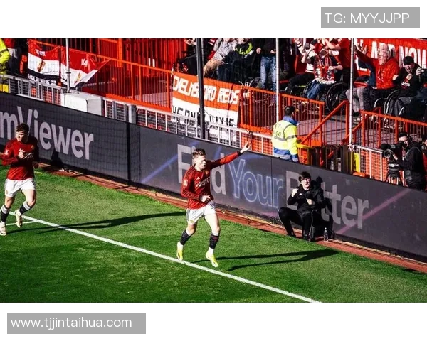 足总杯精彩对决曼联3-0战胜拜仁帽子戏法引发全场狂欢